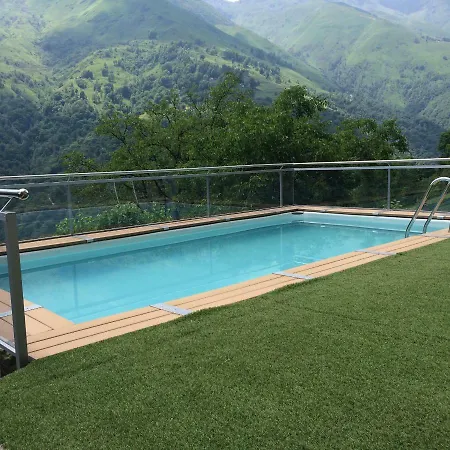 Con Piscina Σπίτι διακοπών *