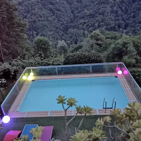Con Piscina Σπίτι διακοπών *